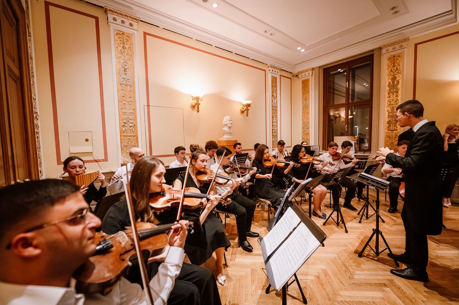 Orchestra UMFST în timpul recitalului din 2024 de la Musikverein, Viena